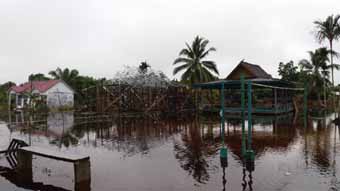  Pembangunan Balai Desa Keramat Jaya Terhambat Musim Hujan
